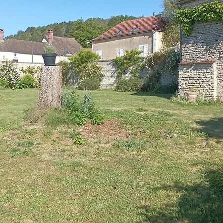 Chez Zaza Stigny Exterior foto