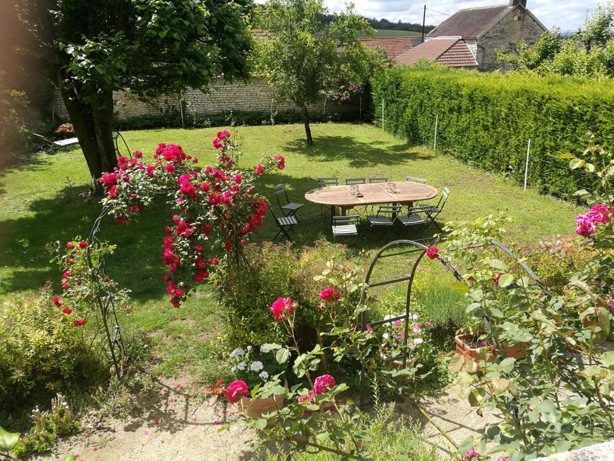 Chez Zaza Stigny Exterior foto